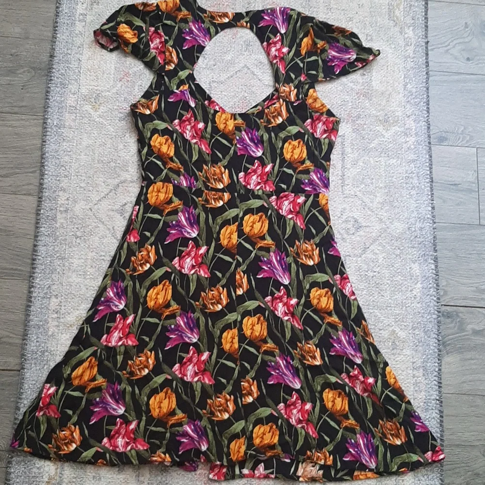 Topshop tulip 🌷 print cut out dress size 6 in ladies - Picture 12 of 13